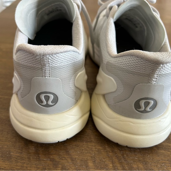 Lululemon bliss feel 2 women’s running shoe - Picture 4 of 6